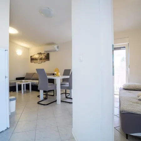 Skundric Apartmán Vir